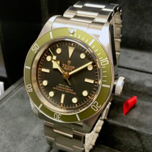 Alternative view of Tudor replica Heritage Black Bay 79230G Harrods Green
